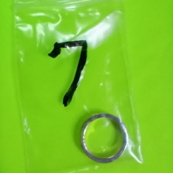 Goldtone silver glitter band ring size 7 - Picture 5 of 5